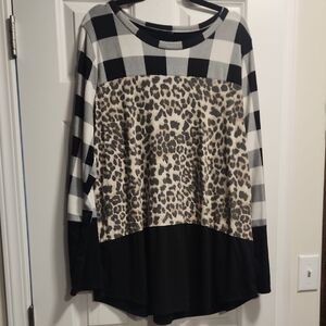 Stylish Black and White Checkered Leopard Print Women's Top